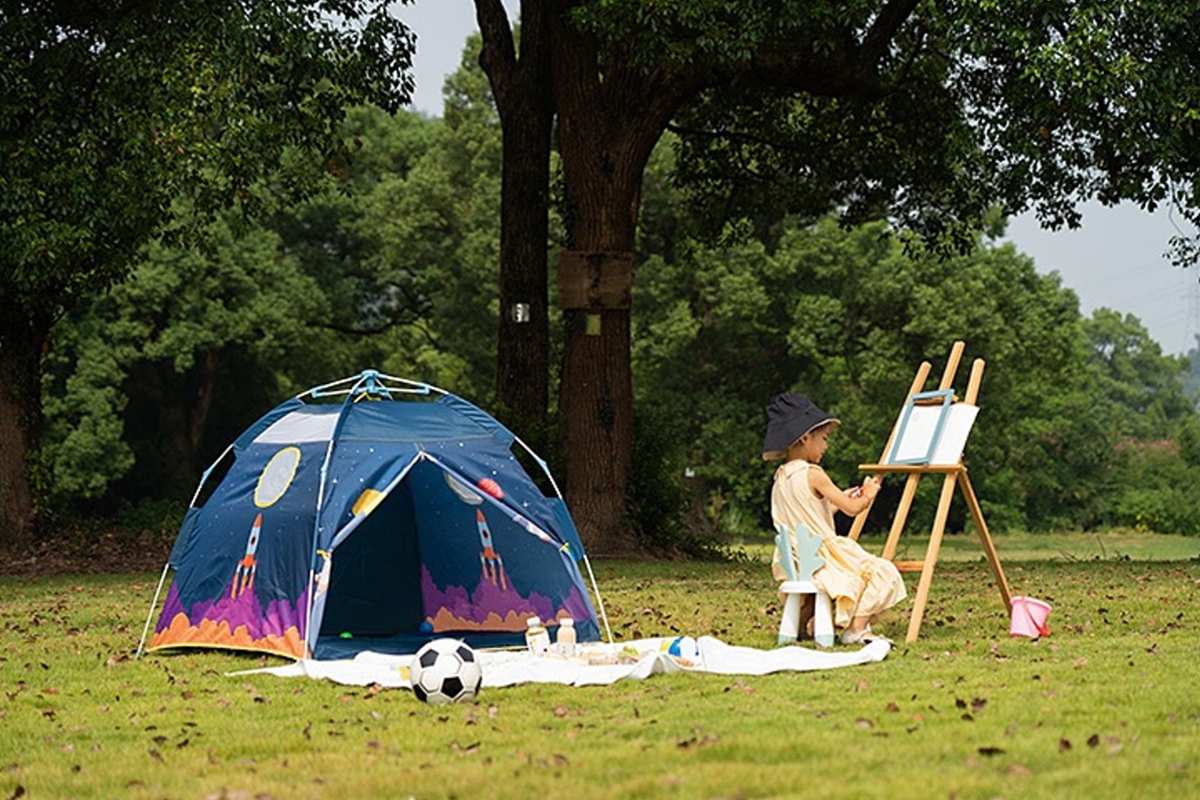 Want to see how to pitch a tent,or have a close look at a tent’s features?