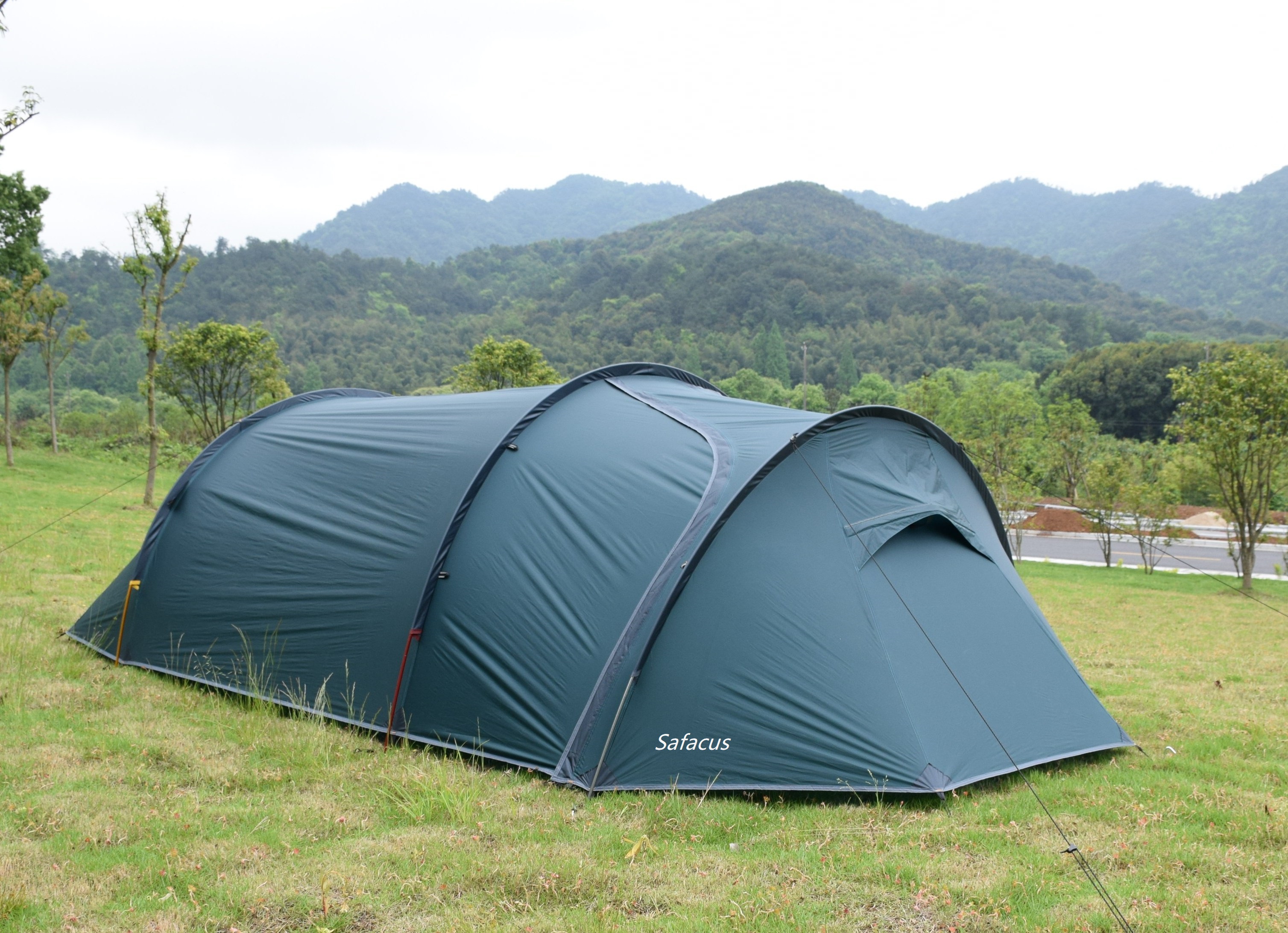 Lightweight tunnel Tent for camping 3-4 person